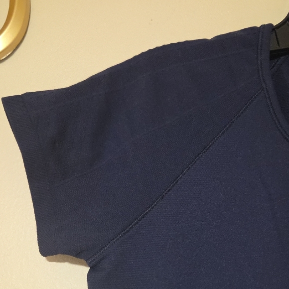 Sold Athleta Workout Exercise Yoga Tee - Picture 6 of 8